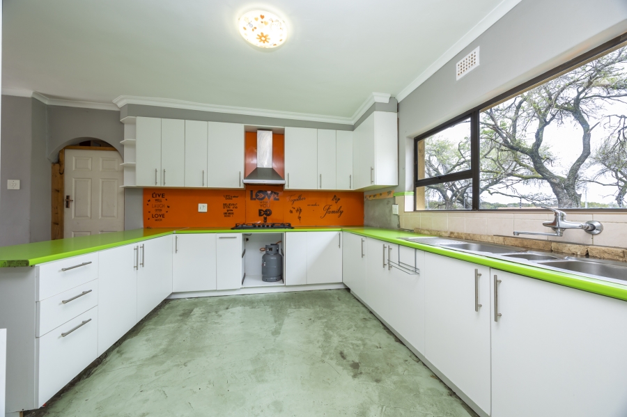 7 Bedroom Property for Sale in Plattekloof Western Cape